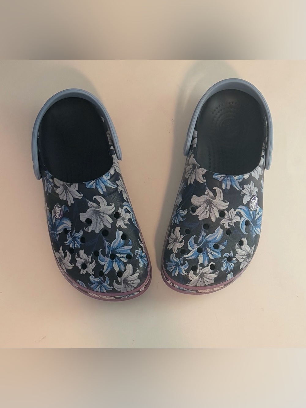 Crocs Classic Clogs Navy Blue Lily Floral Print - Women’s Size 6